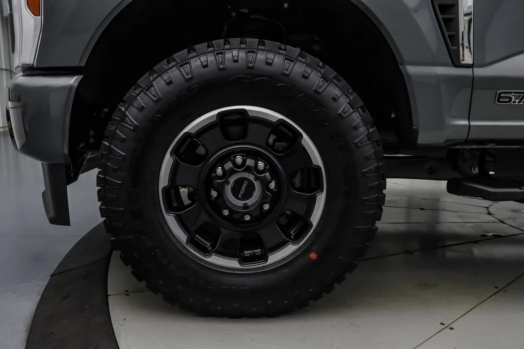 2025 Ford Super Duty 5th Gen - Image 13 of 21
