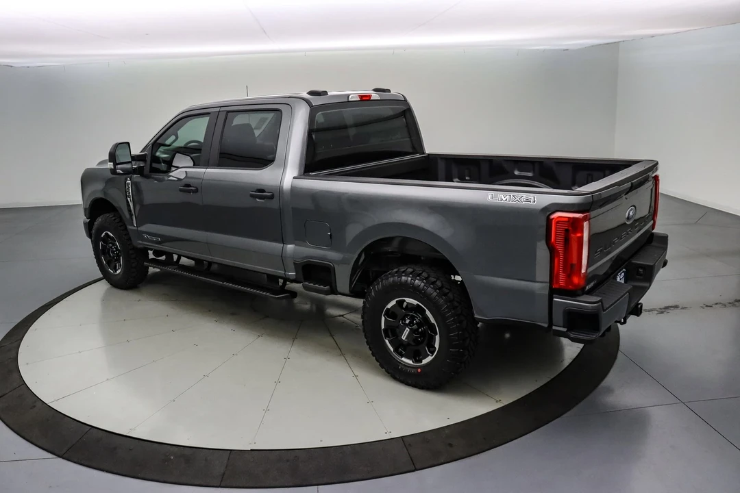 2025 Ford Super Duty 5th Gen - Image 9 of 21