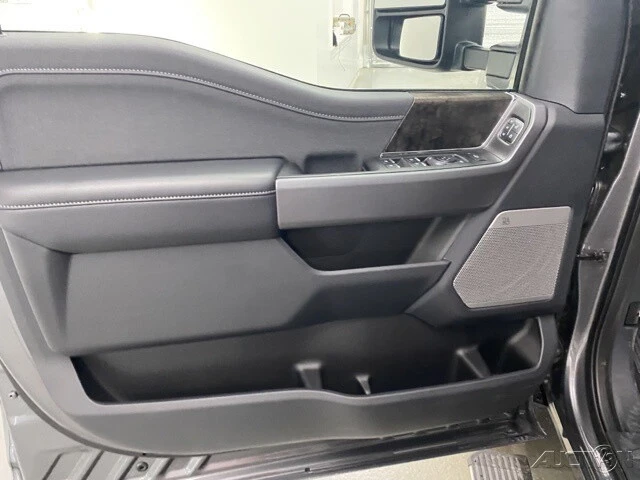 2025 Ford Super Duty 5th Gen - Image 9 of 12