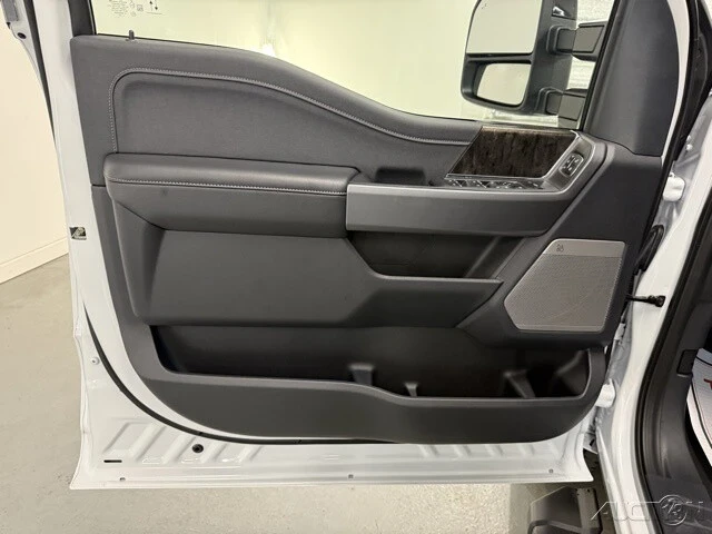 2025 Ford Super Duty 5th Gen - Image 11 of 12