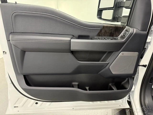 2025 Ford Super Duty 5th Gen - Image 11 of 12