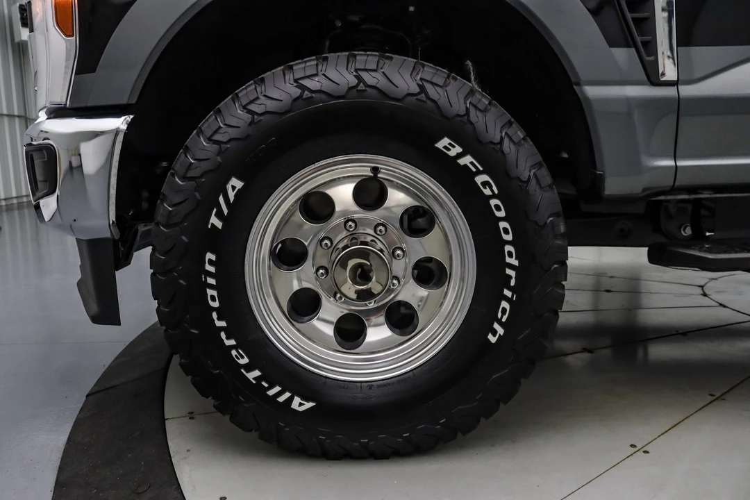 2025 Ford Super Duty 5th Gen - Image 13 of 21