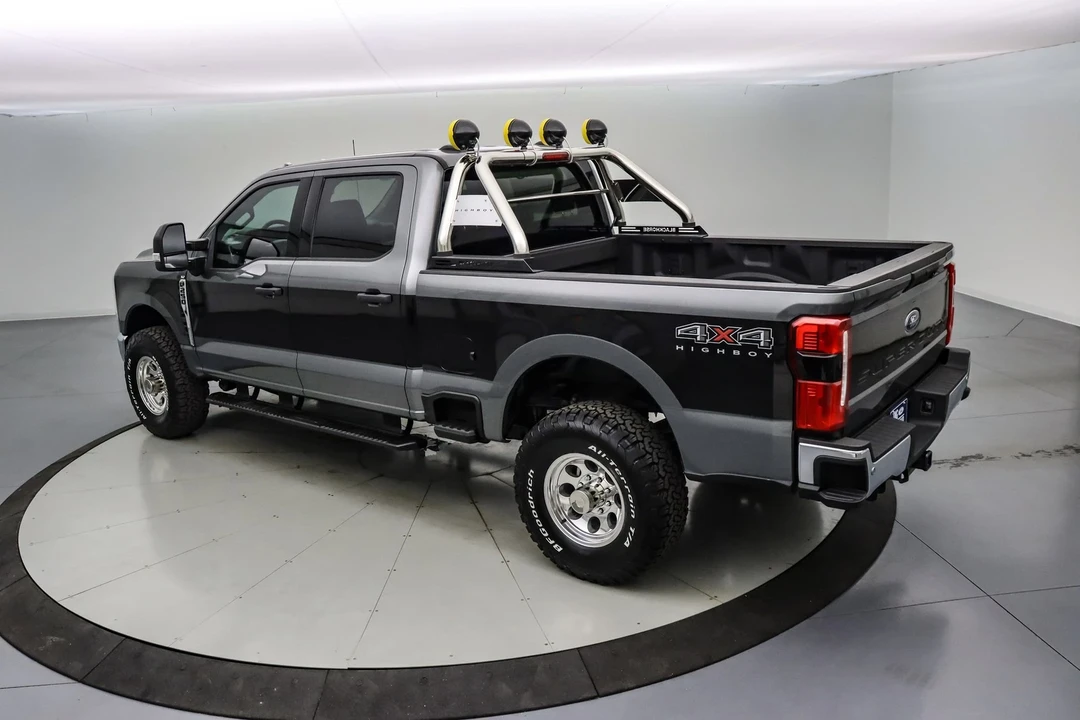 2025 Ford Super Duty 5th Gen - Image 9 of 21