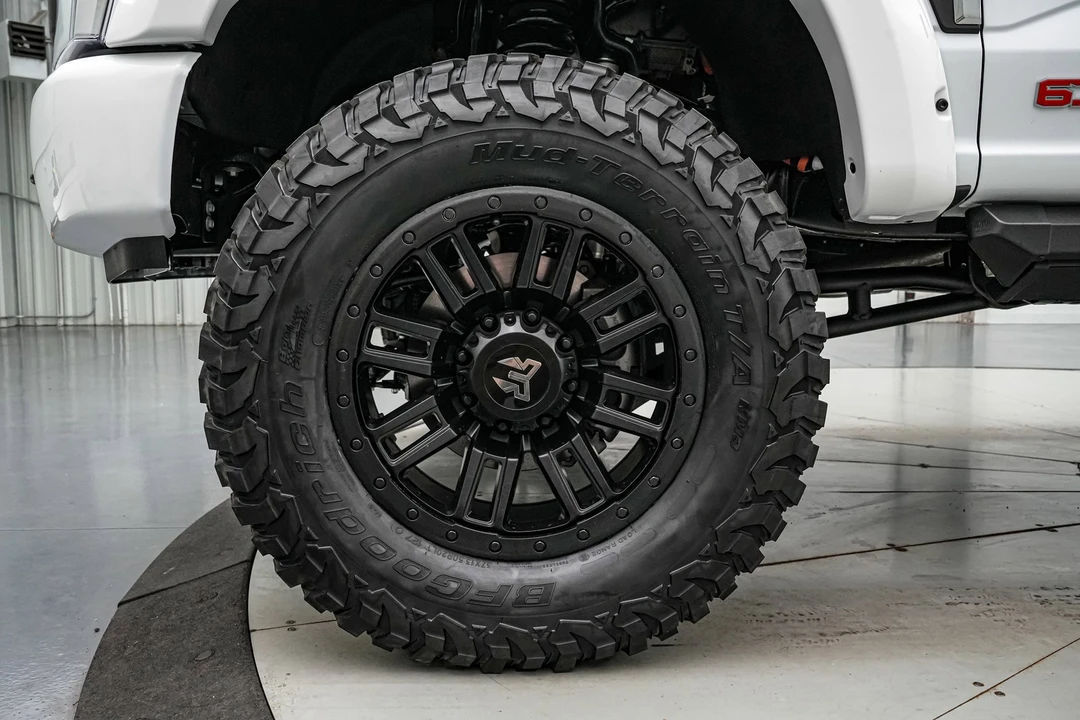 2025 Ford Super Duty 5th Gen - Image 16 of 21