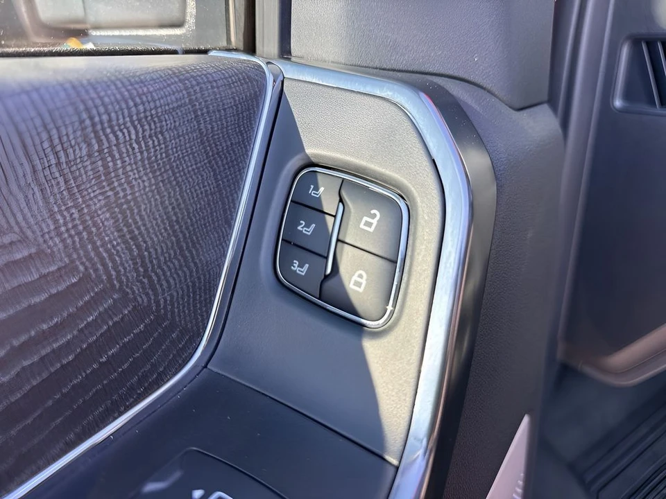 2025 Ford Super Duty 5th Gen - Image 11 of 12