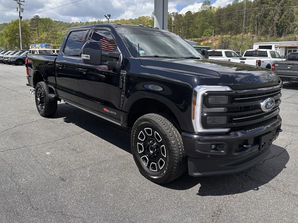2025 Ford Super Duty 5th Gen - Image 3 of 31