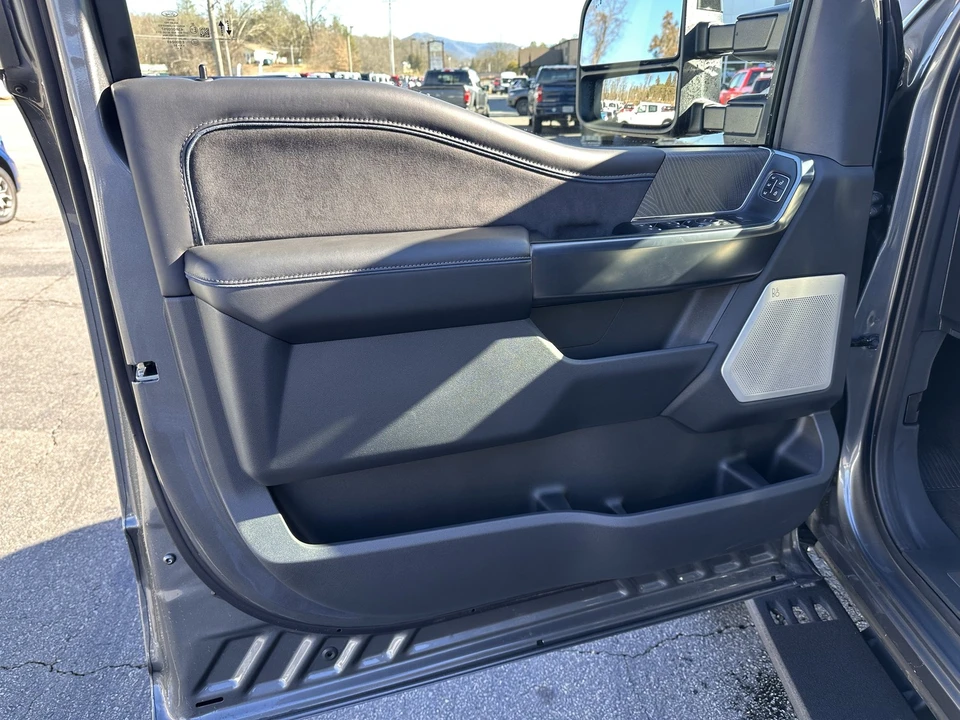 2025 Ford Super Duty 5th Gen - Image 10 of 12