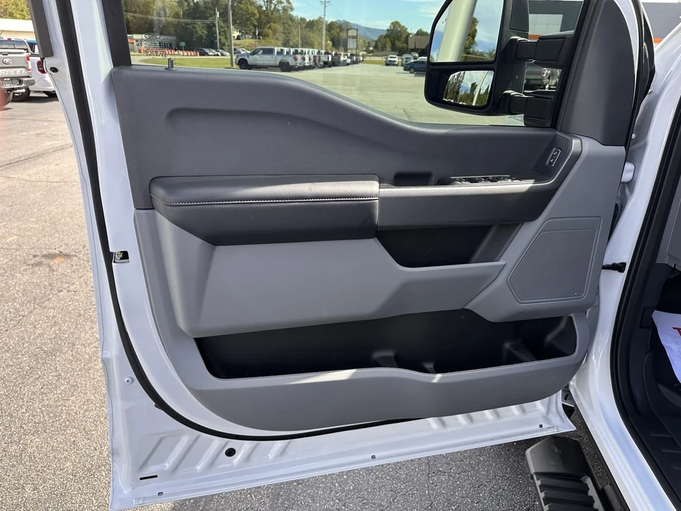 2025 Ford Super Duty 5th Gen - Image 11 of 21