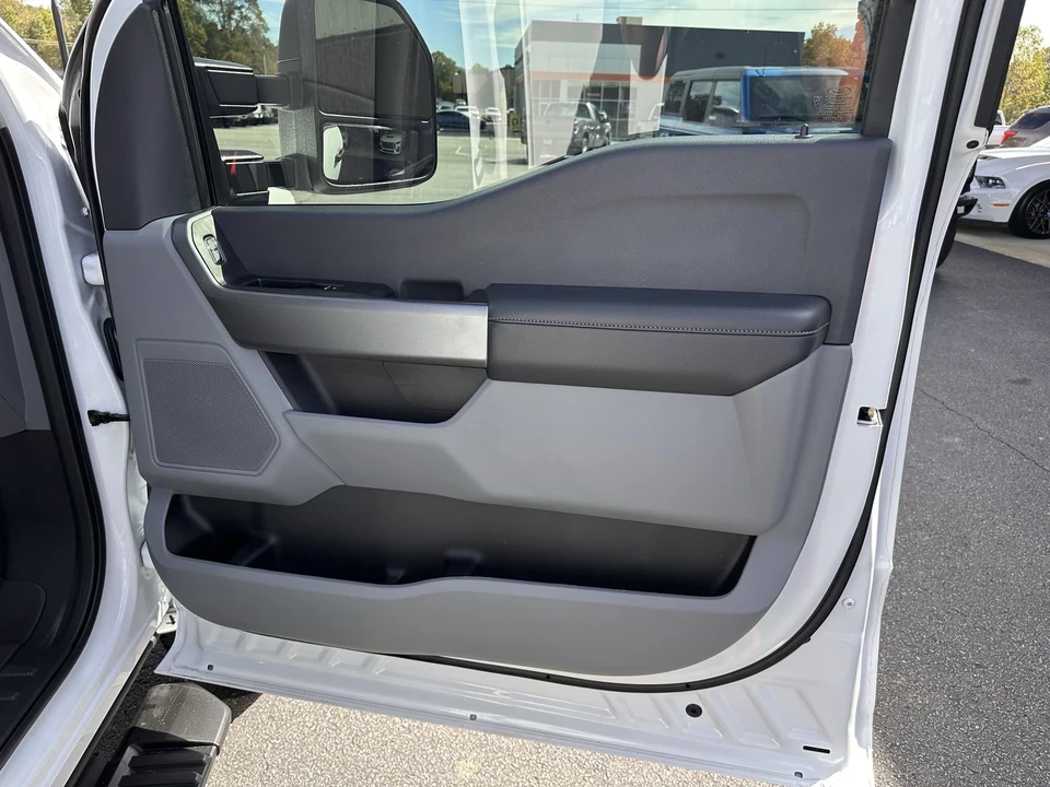 2025 Ford Super Duty 5th Gen - Image 15 of 21