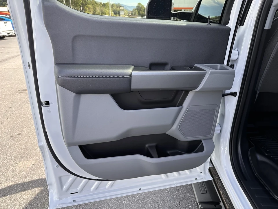 2025 Ford Super Duty 5th Gen - Image 13 of 21