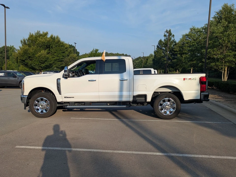 2025 Ford Super Duty 5th Gen - Image 7 of 31