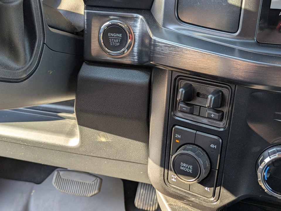 2025 Ford Super Duty 5th Gen - Image 26 of 31