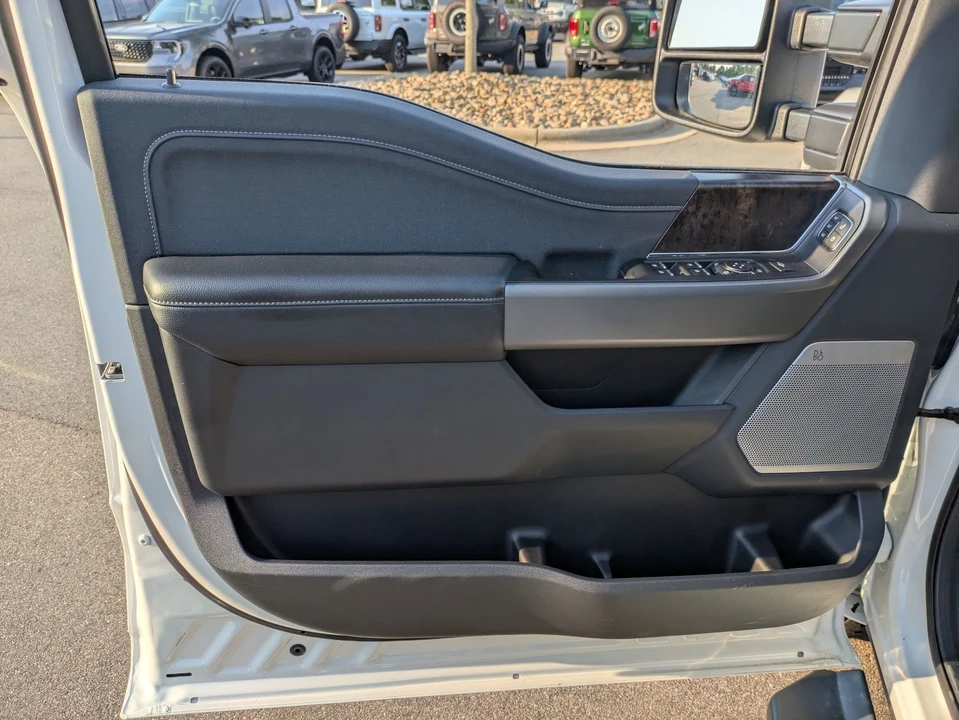 2025 Ford Super Duty 5th Gen - Image 16 of 31