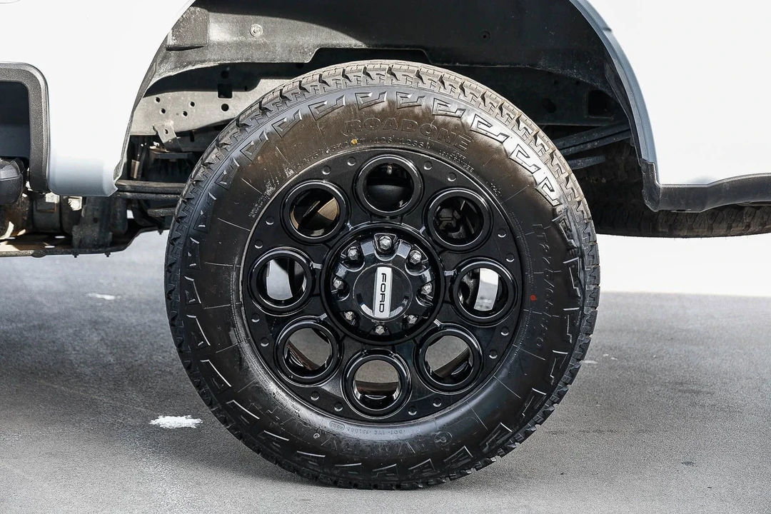 2025 Ford Super Duty 5th Gen - Image 9 of 31