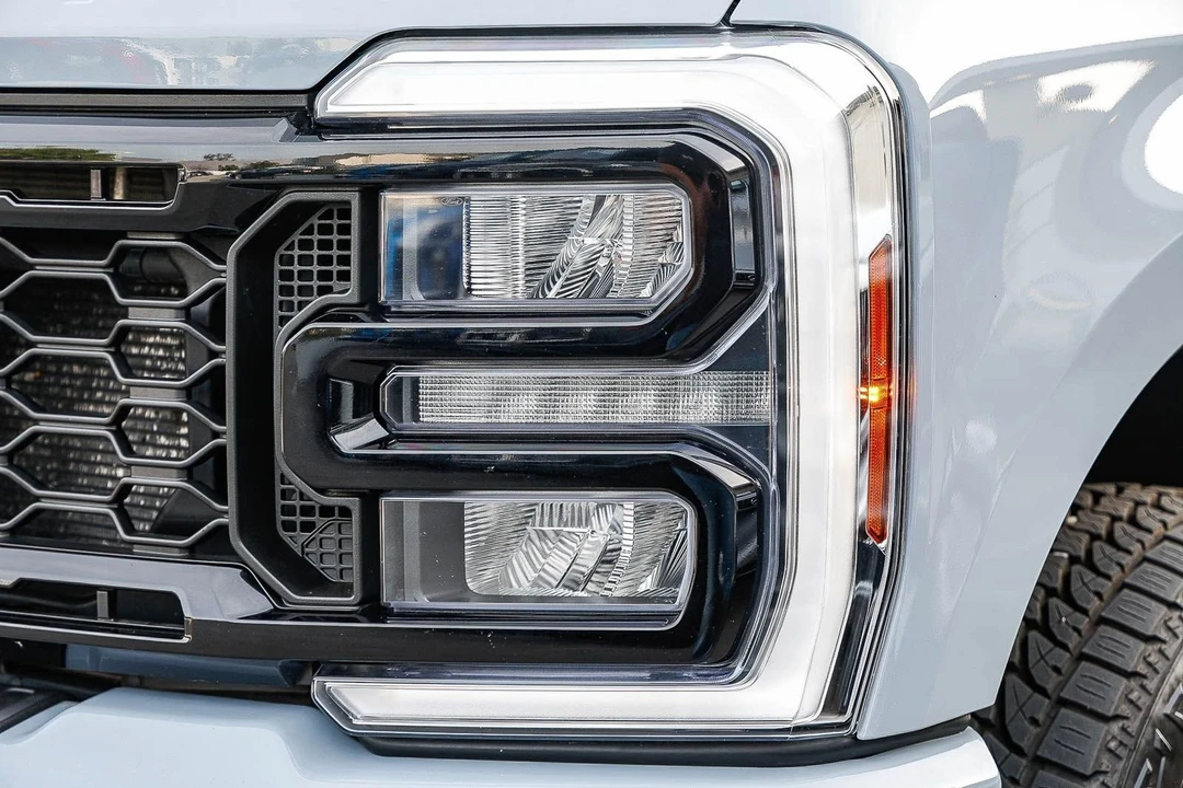 2025 Ford Super Duty 5th Gen - Image 7 of 31