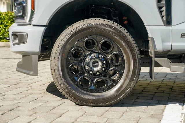 2025 Ford Super Duty 5th Gen - Image 14 of 21