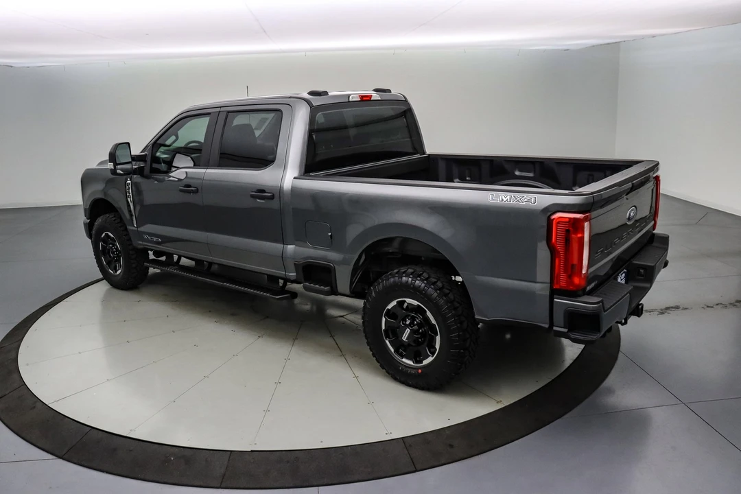 2025 Ford Super Duty 5th Gen - Image 9 of 21