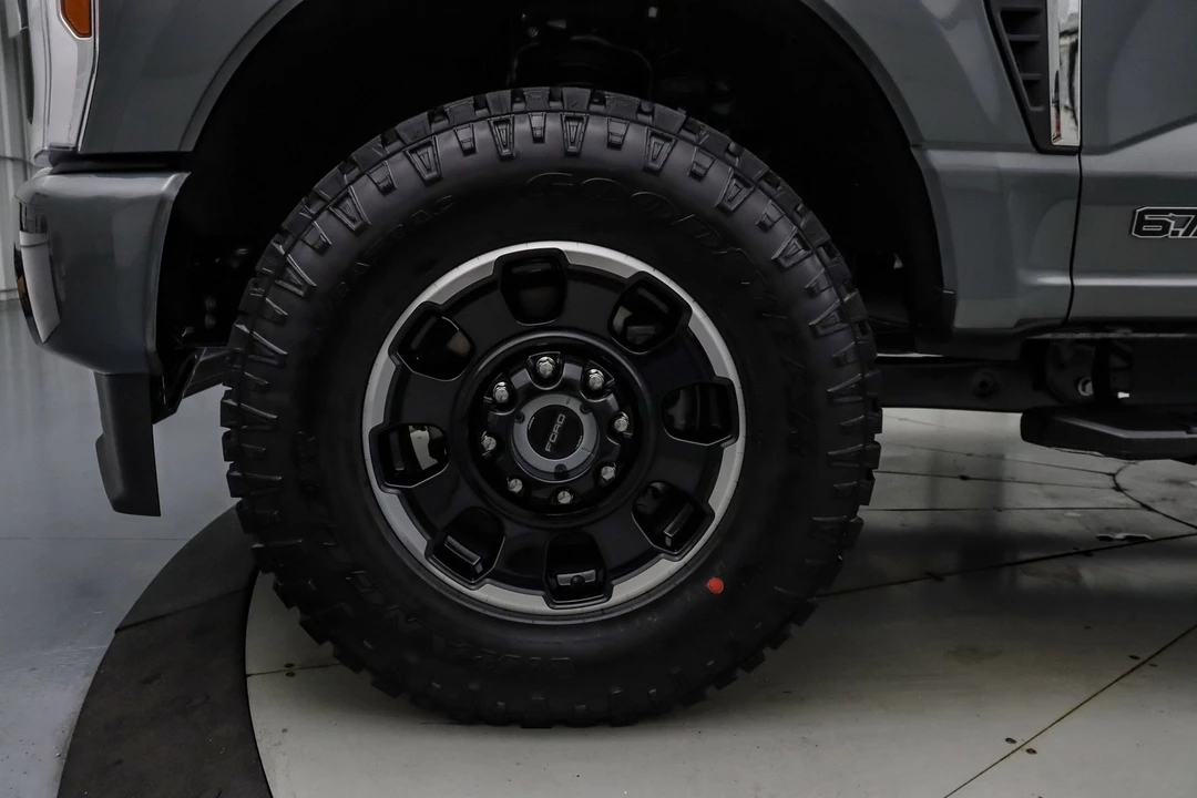 2025 Ford Super Duty 5th Gen - Image 13 of 21