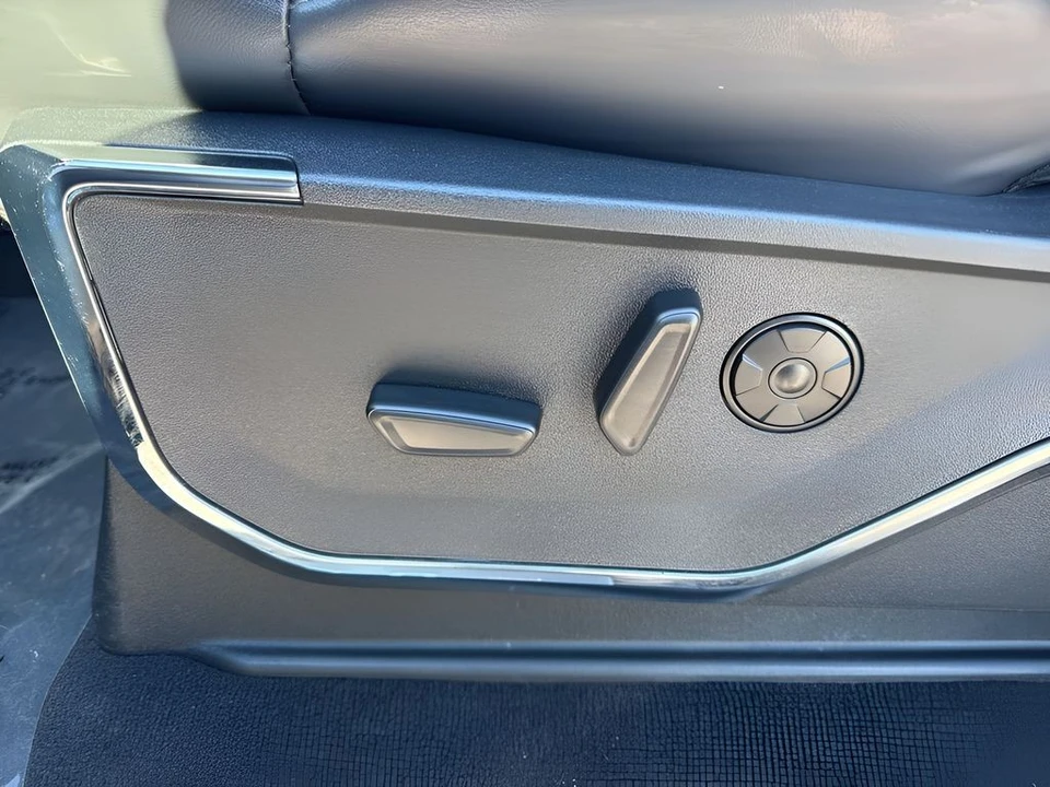 2025 Ford Super Duty 5th Gen - Image 10 of 21