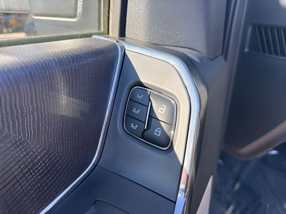 2025 Ford Super Duty 5th Gen - Image 11 of 21