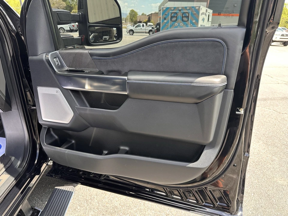 2025 Ford Super Duty 5th Gen - Image 14 of 31