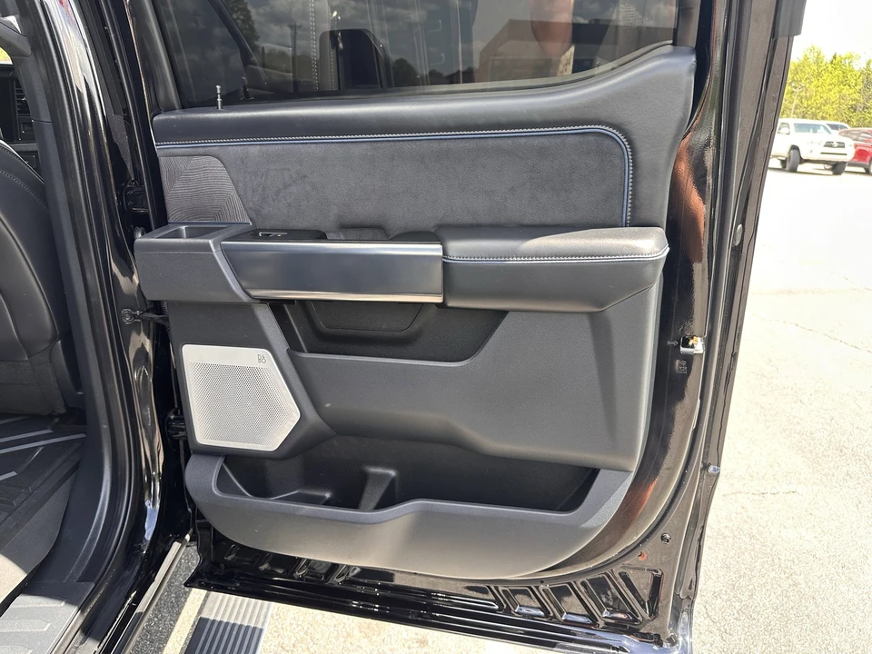 2025 Ford Super Duty 5th Gen - Image 17 of 31