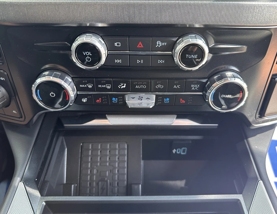 2025 Ford Super Duty 5th Gen - Image 27 of 31