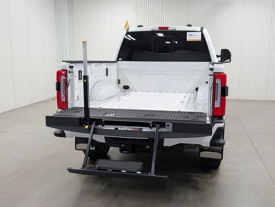 2025 Ford Super Duty 5th Gen - Image 29 of 31