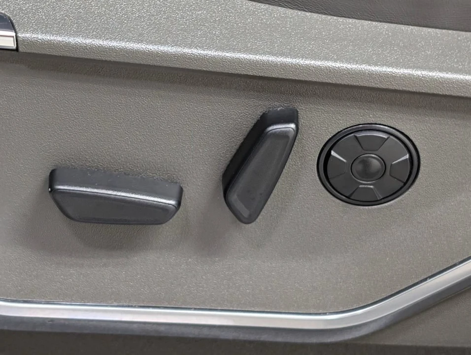2025 Ford Super Duty 5th Gen - Image 18 of 31
