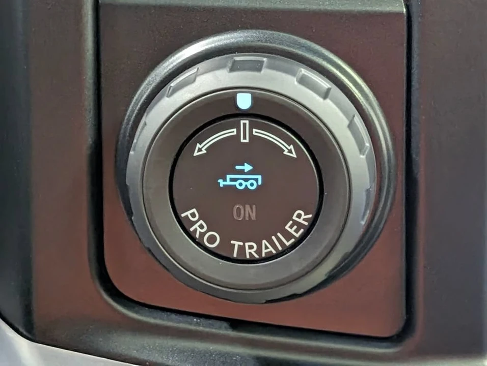 2025 Ford Super Duty 5th Gen - Image 7 of 31