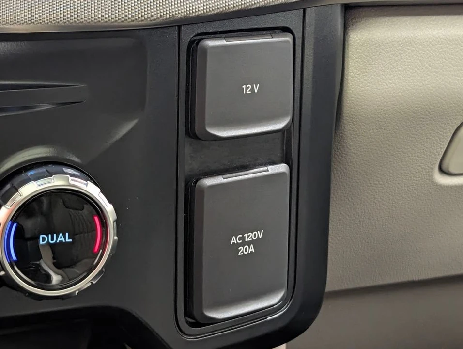 2025 Ford Super Duty 5th Gen - Image 9 of 31