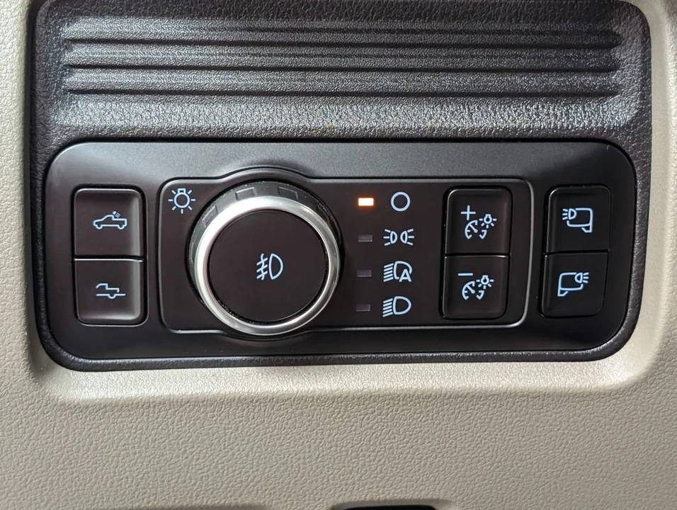 2025 Ford Super Duty 5th Gen - Image 15 of 31