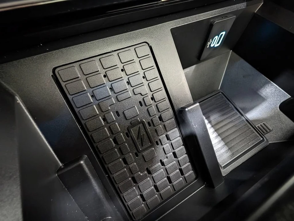 2025 Ford Super Duty 5th Gen - Image 11 of 31