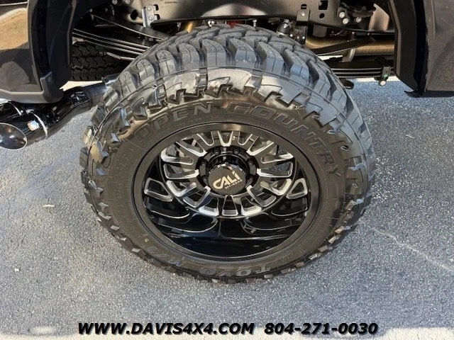 2025 Ford Super Duty 5th Gen - Image 9 of 12