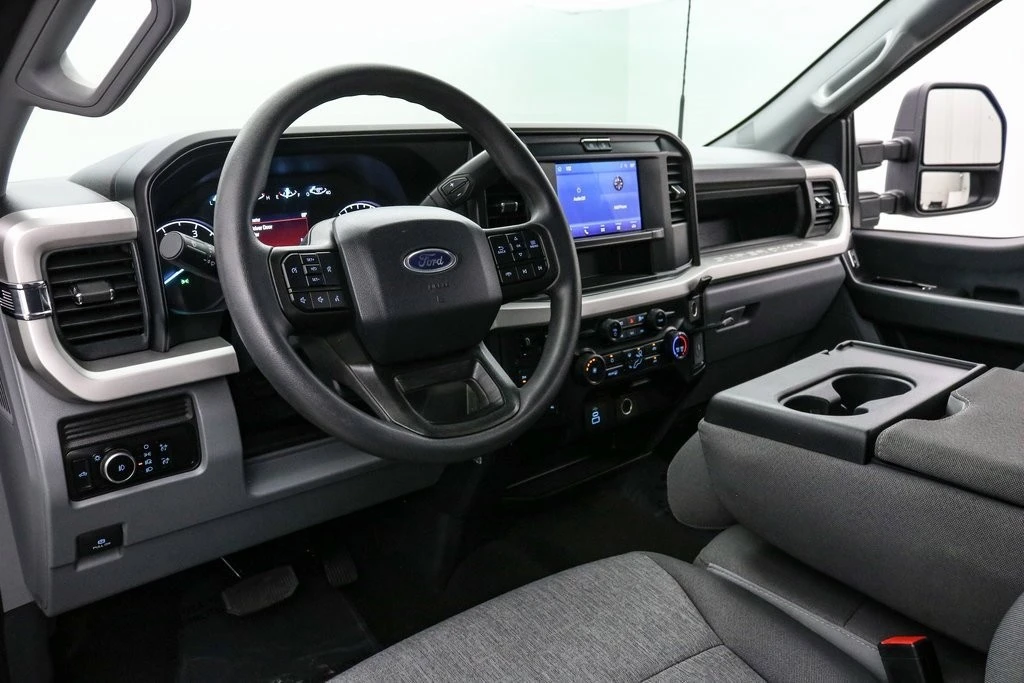 2025 Ford Super Duty 5th Gen - Image 14 of 21