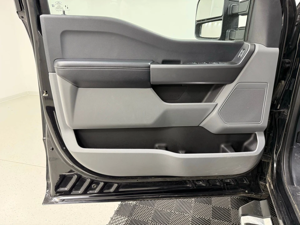 2025 Ford Super Duty 5th Gen - Image 13 of 21