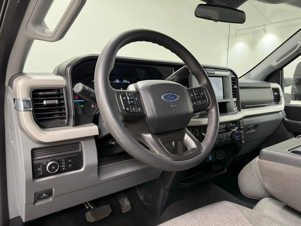 2025 Ford Super Duty 5th Gen - Image 14 of 21