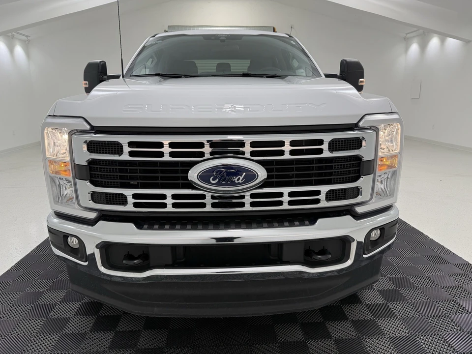 2025 Ford Super Duty 5th Gen - Image 2 of 12