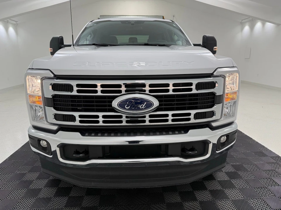 2025 Ford Super Duty 5th Gen - Image 2 of 21