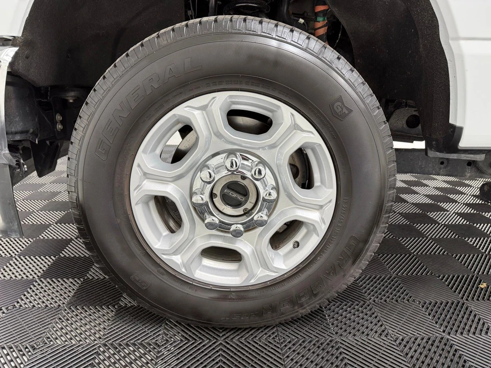 2025 Ford Super Duty 5th Gen - Image 13 of 21