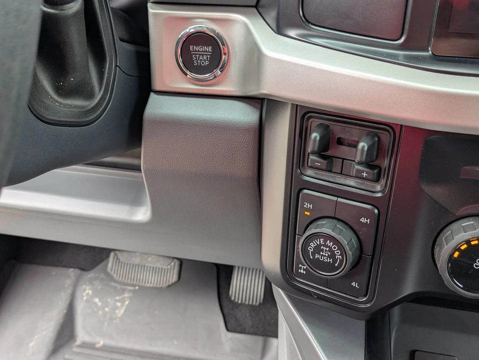 2025 Ford Super Duty 5th Gen - Image 26 of 31