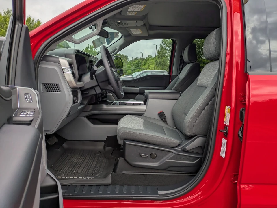 2025 Ford Super Duty 5th Gen - Image 13 of 31
