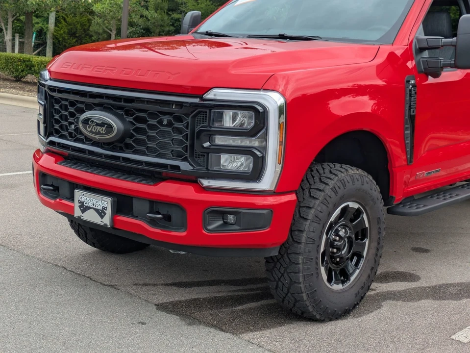 2025 Ford Super Duty 5th Gen - Image 10 of 31
