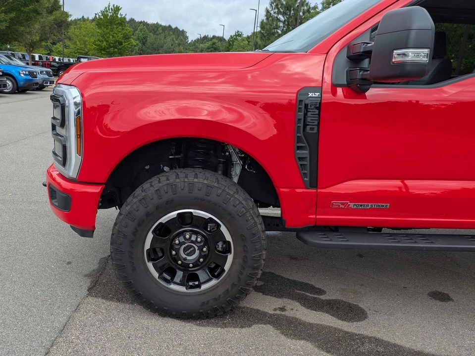 2025 Ford Super Duty 5th Gen - Image 11 of 31
