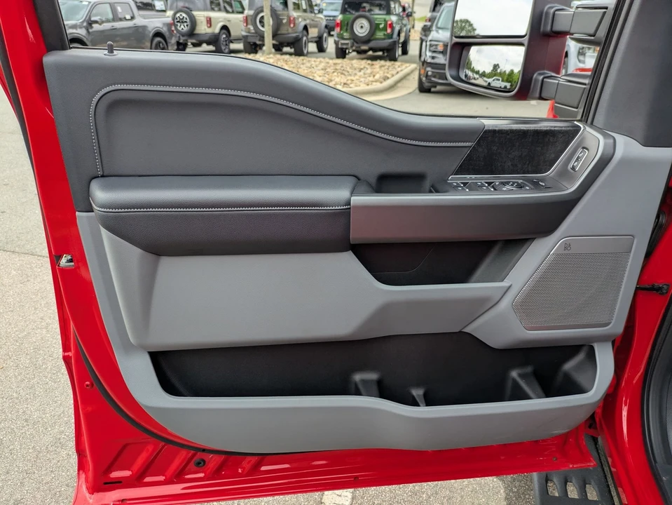 2025 Ford Super Duty 5th Gen - Image 16 of 31