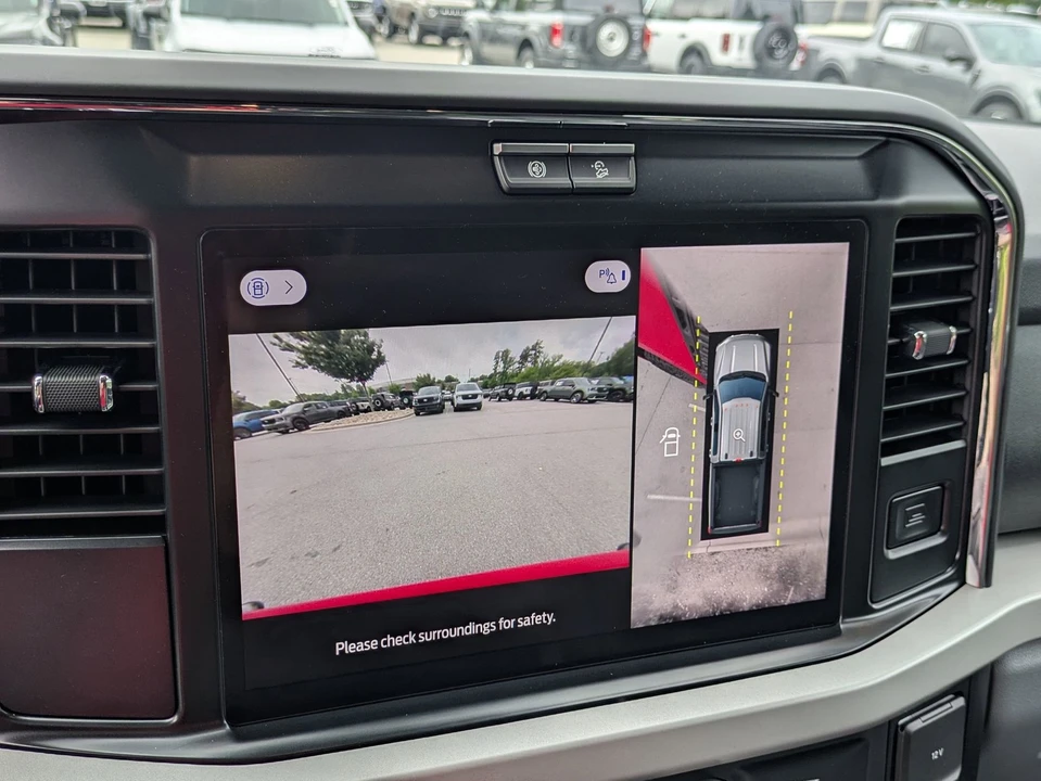 2025 Ford Super Duty 5th Gen - Image 24 of 31