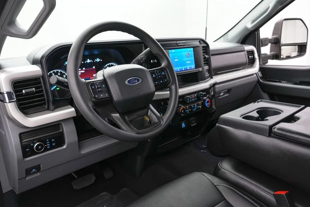 2025 Ford Super Duty 5th Gen - Image 16 of 21
