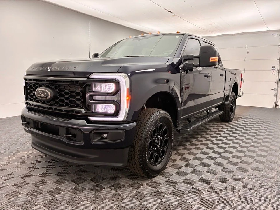 2025 Ford Super Duty 5th Gen - Image 11 of 12