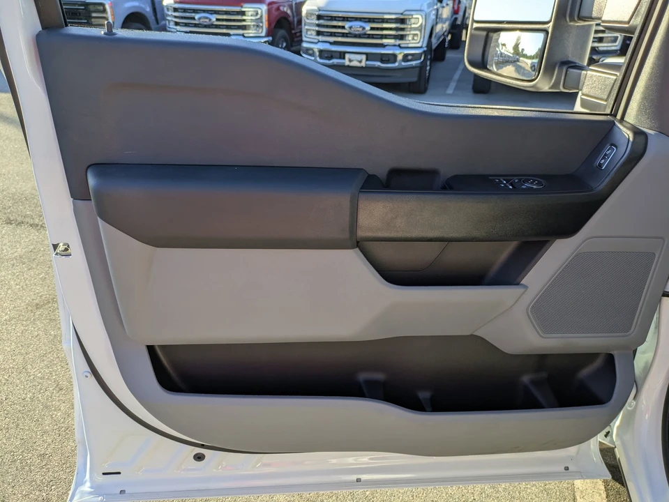 2025 Ford Super Duty 5th Gen - Image 16 of 21