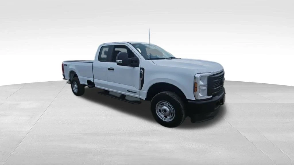 2025 Ford Super Duty 5th Gen - Image 2 of 21
